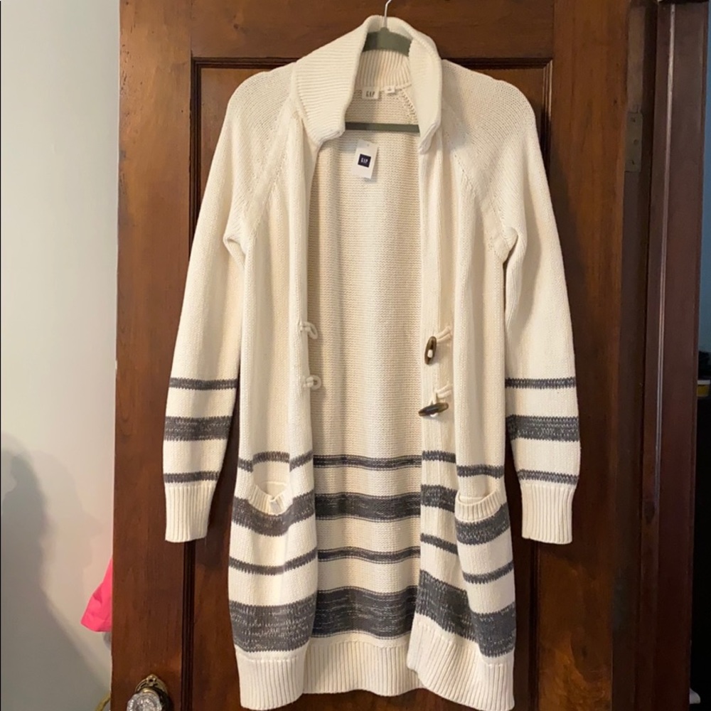 NWT Gap long sweater with toggle buttons small